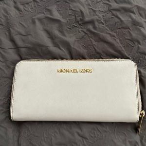 Michael kors wallet